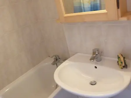 Charmant 2 pièces avec balcon, départ des randonnées, parking et ascenseur - Photo 12