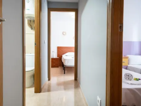 Appartement 2 chambres à 80m de la plage avec WiFi et climatisation - Photo 7
