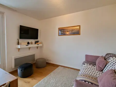 Studio rénové confortable, proche pistes et commerces, balcon - Photo 2