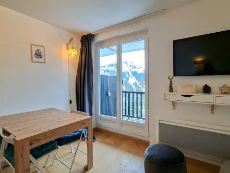Studio rénové confortable, proche pistes et commerces, balcon - Photo 6