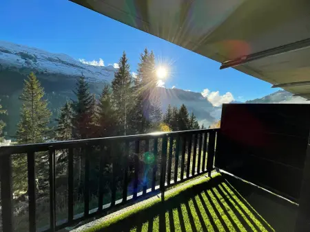Studio rénové confortable, proche pistes et commerces, balcon - Photo 13
