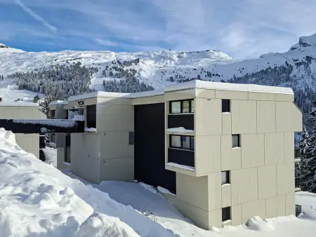 Studio rénové confortable, proche pistes et commerces, balcon - Photo 14