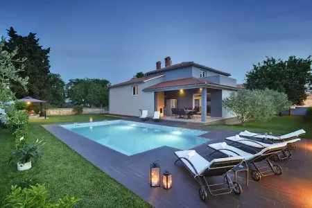 Villa Entini, Villa à Pula près de Plage avec Piscine - Photo 1