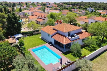 Villa Entini, Villa à Pula près de Plage avec Piscine - Photo 7