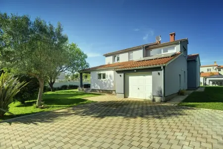 Villa Entini, Villa à Pula près de Plage avec Piscine - Photo 9