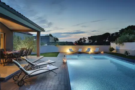 Villa Entini, Villa à Pula près de Plage avec Piscine - Photo 11