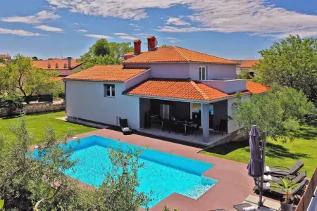 Villa Entini, Villa à Pula près de Plage avec Piscine - Photo 13