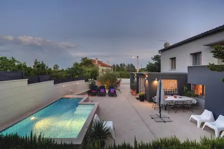 Zoya, Maison à Ližnjan avec piscine privée - Photo 1