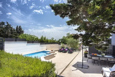 Zoya, Maison à Ližnjan avec piscine privée - Photo 2