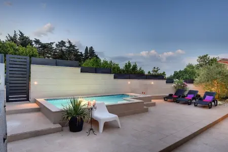 Zoya, Maison à Ližnjan avec piscine privée - Photo 5