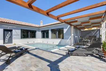 Villa Sunny Home, Maison à Galižana avec piscine et plage - Photo 2