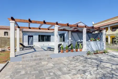 Villa Sunny Home, Maison à Galižana avec piscine et plage - Photo 3