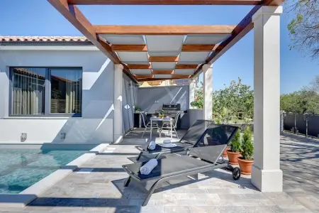 Villa Sunny Home, Maison à Galižana avec piscine et plage - Photo 4