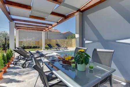 Villa Sunny Home, Maison à Galižana avec piscine et plage - Photo 6