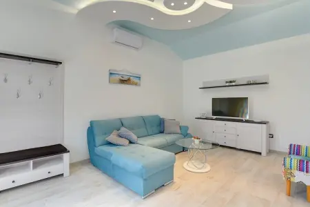 Villa Sunny Home, Maison à Galižana avec piscine et plage - Photo 8