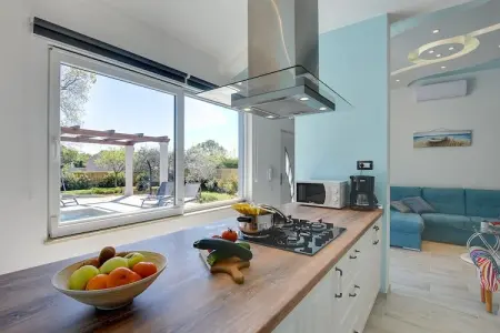 Villa Sunny Home, Maison à Galižana avec piscine et plage - Photo 10