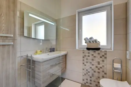 Villa Sunny Home, Maison à Galižana avec piscine et plage - Photo 18
