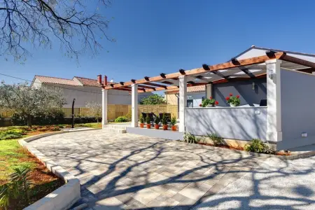 Villa Sunny Home, Maison à Galižana avec piscine et plage - Photo 24