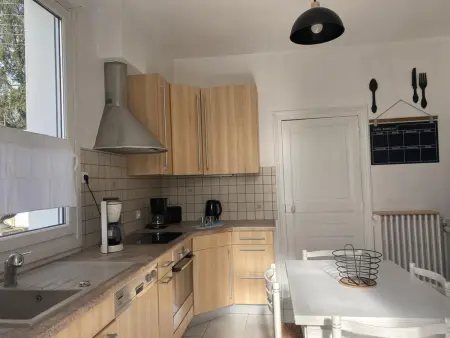 Maison rénovée à Moulins avec jardin et véranda - Photo 2