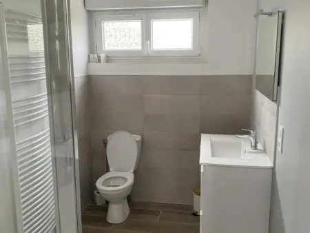 Maison rénovée à Moulins avec jardin et véranda - Photo 15