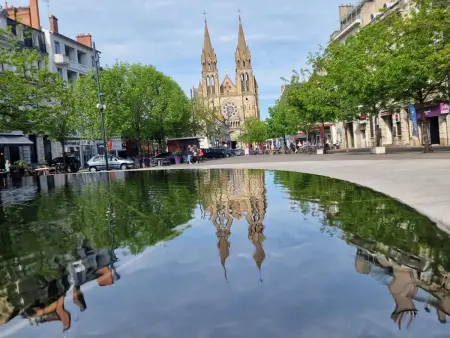 Maison rénovée à Moulins avec jardin et véranda - Photo 27