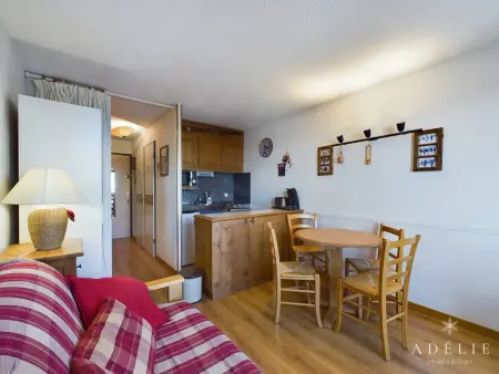 Studio Sud 4 pers, balcon, à 50m des pistes et 200m des commerces, idéal pour familles - Photo 2