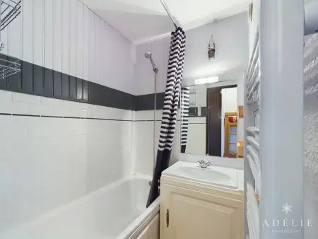 Studio Sud 4 pers, balcon, à 50m des pistes et 200m des commerces, idéal pour familles - Photo 8