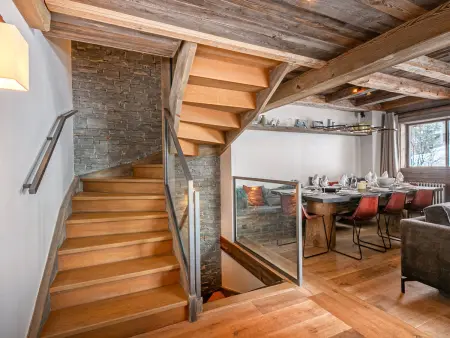 Appartement-chalet de standing avec cheminée et hammam, idéalement situé sur le front de neige de Val d'Isère - Photo 4