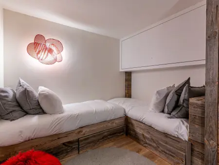 Appartement-chalet de standing avec cheminée et hammam, idéalement situé sur le front de neige de Val d'Isère - Photo 11