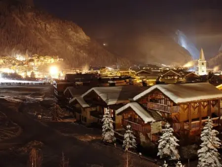 Appartement-chalet de standing avec cheminée et hammam, idéalement situé sur le front de neige de Val d'Isère - Photo 19