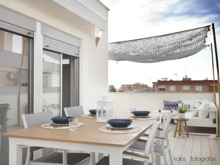 Appartement moderne avec terrasse, baignoire et TV proche de la Méditerranée - Photo 2