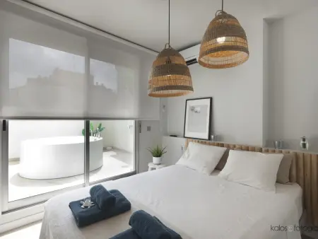 Appartement moderne avec terrasse, baignoire et TV proche de la Méditerranée - Photo 6