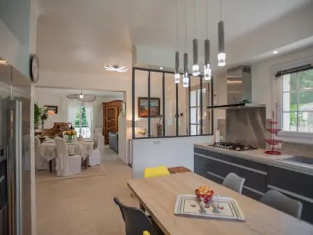 Liodrey, Maison familiale élégante avec piano et piscine - Photo 2