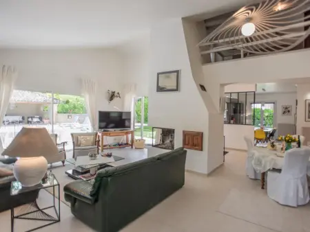 Liodrey, Maison familiale élégante avec piano et piscine - Photo 23
