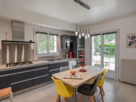 Liodrey, Maison familiale élégante avec piano et piscine - Photo 28