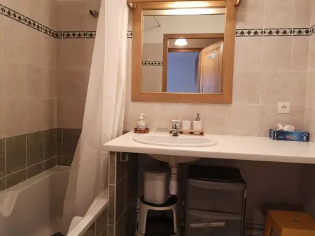 Appartement cosy avec terrasse - 6 pers, proche pistes et commerces, parking inclus - Photo 5