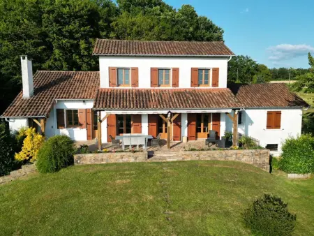 Maison spacieuse avec piscine privée, wifi et parking à Lanouaille - Photo 1