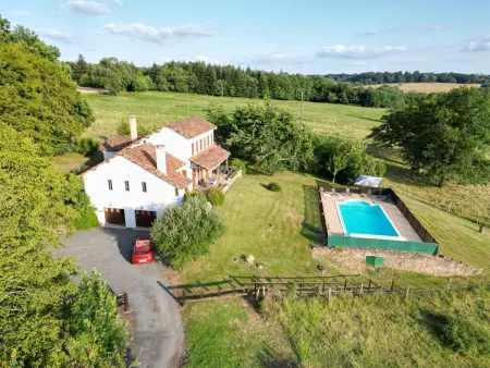 Maison spacieuse avec piscine privée, wifi et parking à Lanouaille - Photo 2