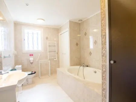Maison spacieuse avec piscine privée, wifi et parking à Lanouaille - Photo 9