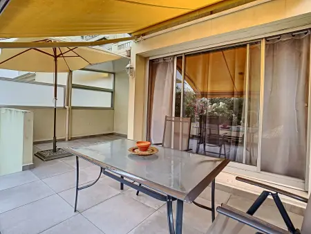 Studio lumineux avec terrasse, climatisé, proche port & plage, parking privé - Photo 1