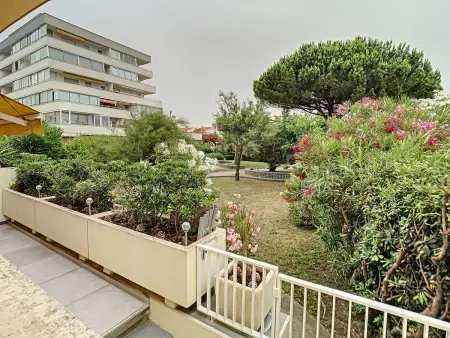 Studio lumineux avec terrasse, climatisé, proche port & plage, parking privé - Photo 2