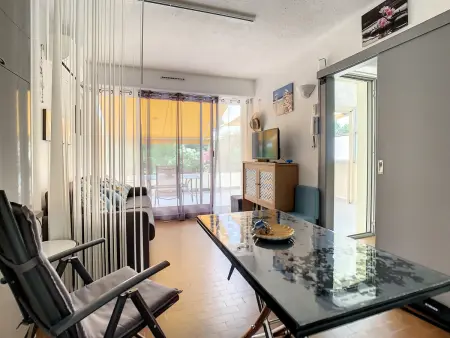 Studio lumineux avec terrasse, climatisé, proche port & plage, parking privé - Photo 3