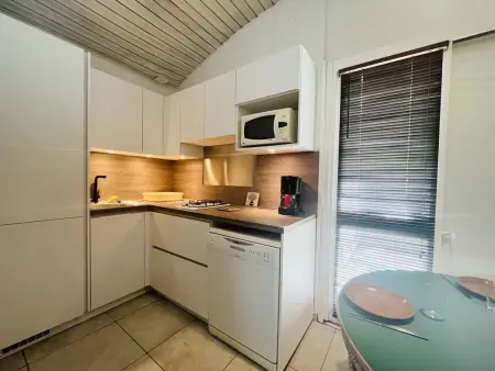 Appartement 2P5C à Lumio avec Clim, Parking et Terrasse à 100m de la Plage - Photo 2