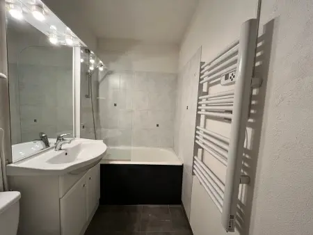 Studio 3 pers. au pied des pistes avec balcon exposé sud, draps fournis, proche commerces - Photo 2