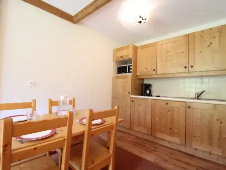 Appartement cosy 4 pers. au pied des pistes avec piscine et parking - Photo 2