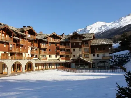 Appartement cosy 4 pers. au pied des pistes avec piscine et parking - Photo 8