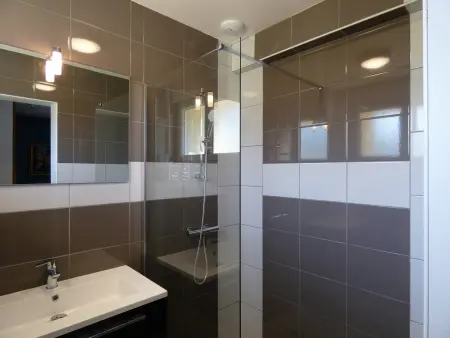 Maison rénovée avec jardin, 3 chambres, à 10 min de Chartres, idéale pour familles et escapades romantiques - Photo 11