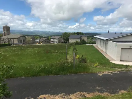Gîte rénové avec terrasse, randonnées et activités culturelles en Haute-Loire - Photo 1