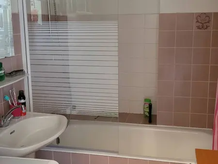 Studio ensoleillé avec balcon et parking - WiFi inclus - Centre-ville Amélie-les-Bains - Photo 2
