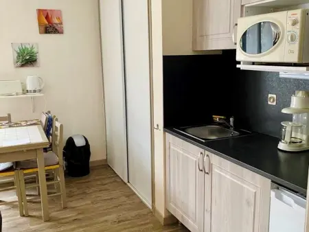 Studio ensoleillé avec balcon et parking - WiFi inclus - Centre-ville Amélie-les-Bains - Photo 3